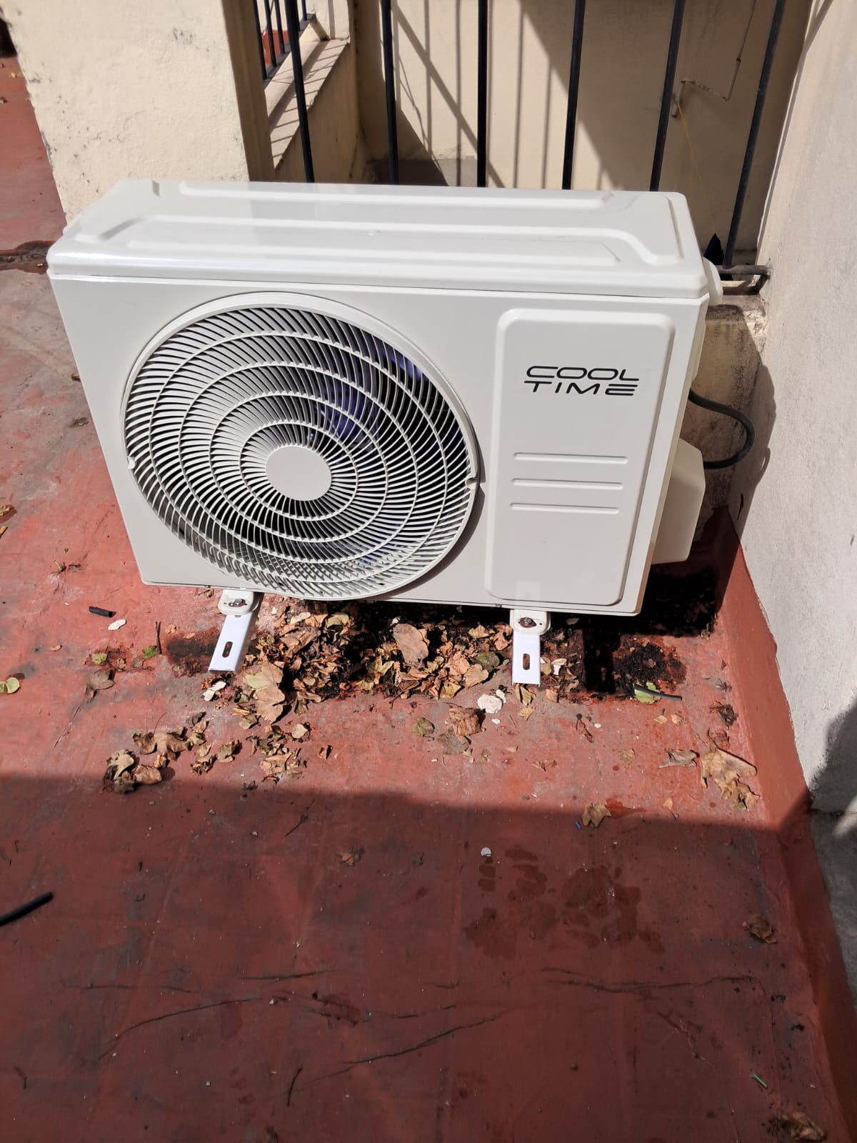 Unidad exterior de split Cool Time recién instalada